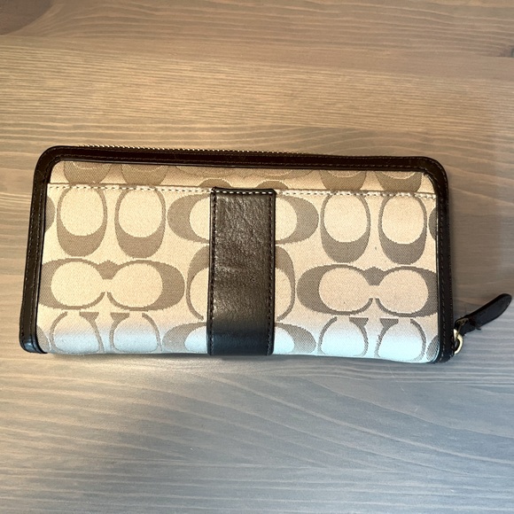 Coach signature long zip around wallet - Picture 5 of 6